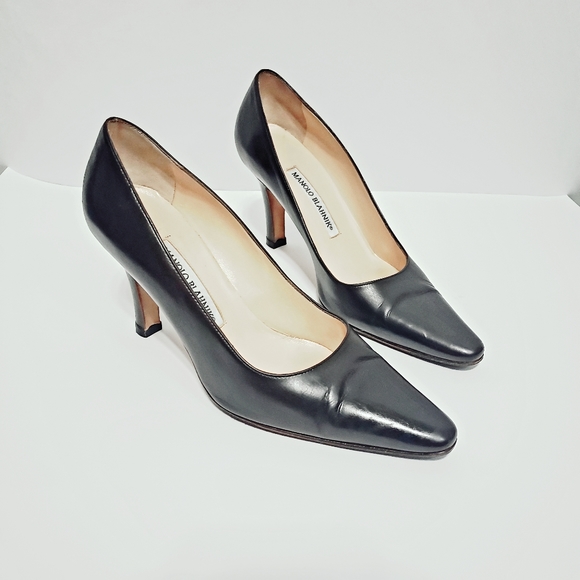 Manolo Blahnik Shoes - Manolo Blahnik Classic Pointed Toe Heels Sz 6.5